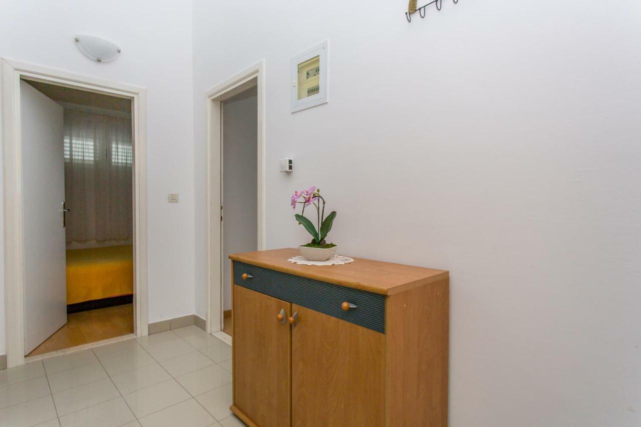 Apartments Snjezana Makarska Room photo