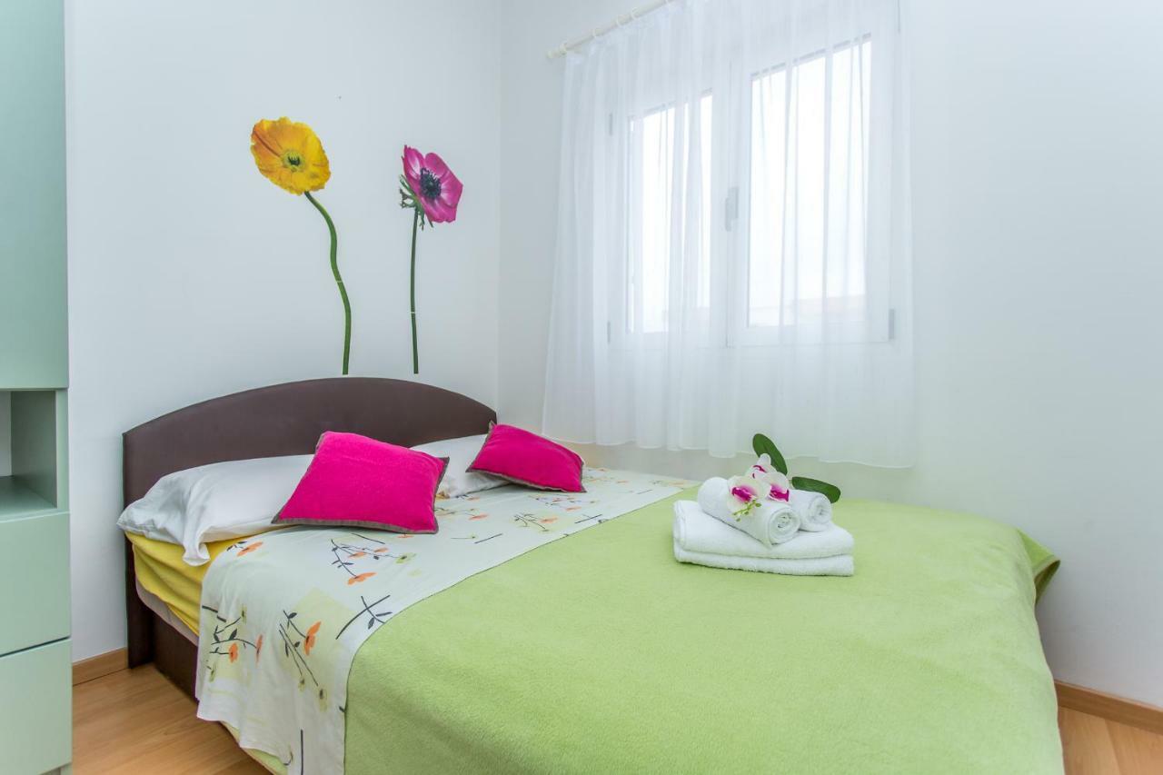 Apartments Snjezana Makarska Exterior photo